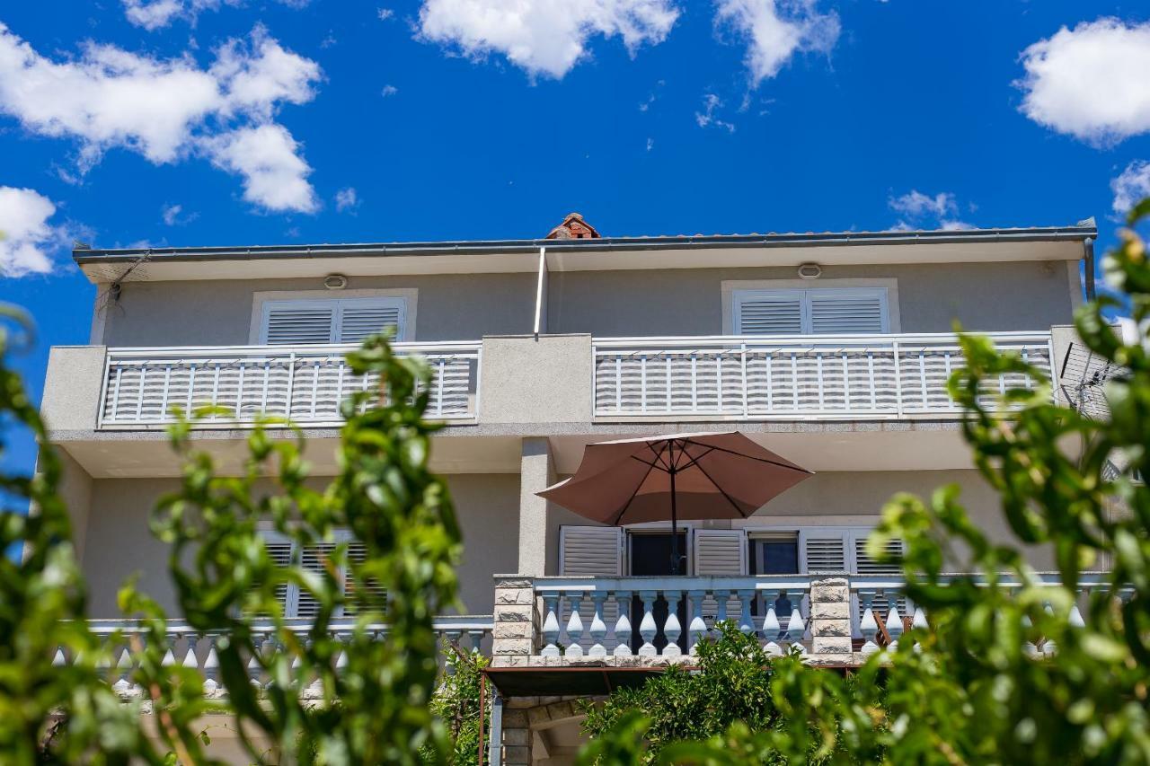Apartments Rose Trogir Bagian luar foto